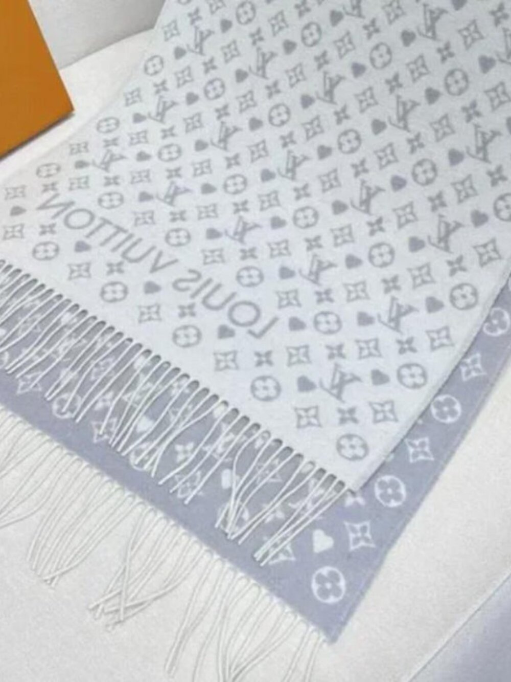 Louis Vuitton Monogram Cashmere Scarf – Grey & White - Picture 3 of 5